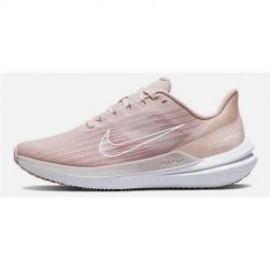 Buty do biegania damskie Nike Air Winflo 9. Czerwone buty do biegania Nike, bez wzorów, z materiału, bez zapięcia, do biegania. Za 506.00 zł.