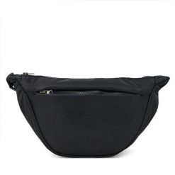 Torebka Pieces. Czarne listonoszki Pieces, bez wzorów, bez dodatków. Za 79.99 zł.