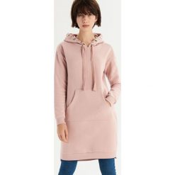 Sukienka bluza z biżuteryjnym zdobieniem - Różowy. Bluzy marki Sinsay. Za 79.99 zł.