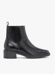 Czarne skórzane botki. Czarne botki Ryłko, bez wzorów, ze skóry, eleganckie, z okrągłym noskiem, za kostkę, bez obcasa, na obcasie, bez zapięcia. Za 499.99 zł.