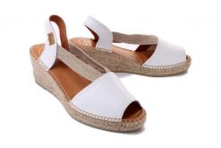 TONI PONS TEIDE-P blanc white, sandały/espadryle damskie. Białe sandały Toni Pons, bez wzorów, bez obcasa, na koturnie, bez zapięcia. Za 309.90 zł.