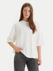 Calvin Klein Jeans T-Shirt LV047D204G Biały Oversize. Białe t-shirty Calvin Klein Jeans, s, bez wzorów, z bawełny, bez kołnierzyka, bez ramiączek. Za 185.99 zł.