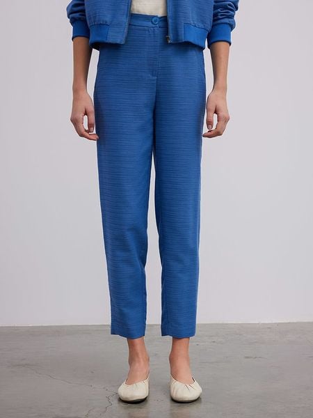 BGN Spodnie w kolorze niebieskim rozmiar: 36. Niebieskie spodnie materiałowe BGN, bez wzorów, z materiału, z podwyższonym stanem. Za 74.46 zł.