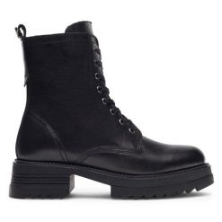 Trzewiki Lasocki. Czarne botki Lasocki, bez wzorów, bez obcasa, na płaskiej podeszwie, bez zapięcia. Za 239.99 zł.