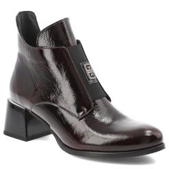 Botki damskie Armodo, skórzane z ozdobą na klocku zapinane na zamek i z okrągłym noskiem, bordowe, 60560. Czerwone botki Armodo, z aplikacjami, ze skóry, eleganckie, z okrągłym noskiem, bez obcasa, na obcasie, bez zapięcia. Za 309.00 zł.