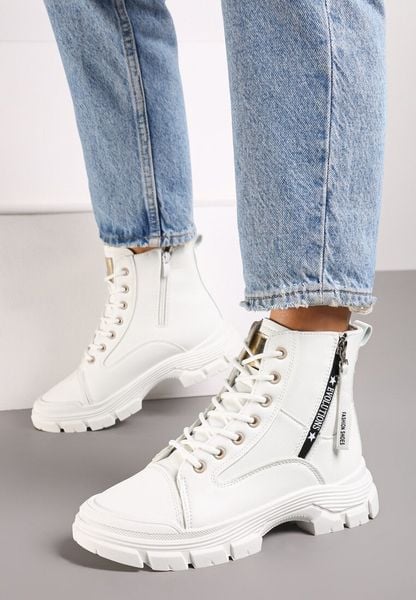 Białe Traperki Botki na Grubej Podeszwie z Ozdobnym Suwakiem Floraline. Białe traperki Born2be, bez wzorów, z futra, klasyczne, z okrągłym noskiem, bez obcasa, na płaskiej podeszwie, bez zapięcia. Za 99.99 zł.