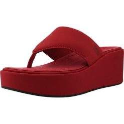 Sandały FITFLOP PLATFFORMS WEDGE Czerwony. Czerwone sandały FIT FLOP, bez wzorów, z materiału, bez obcasa, bez zapięcia. Za 297.99 zł.