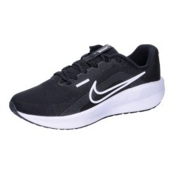 Buty do biegania Nike Downshifter 13 damskie czarne. Czarne buty do biegania Nike, bez wzorów, z tkaniny, bez zapięcia, do biegania, nike downshifter. Za 299.99 zł.