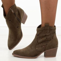 Czekoladowe ażurowe botki damskie, kowbojki Evento 9452. Brązowe botki eVento, w ażurowe wzory, z jeansu, eleganckie, bez obcasa, na obcasie, bez zapięcia. Za 219.00 zł.