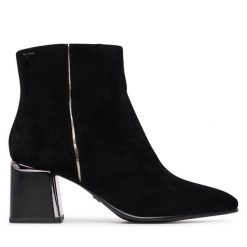 Botki Tamaris. Czarne botki Tamaris, bez wzorów, bez obcasa, na słupku, bez zapięcia. Za 484.99 zł.