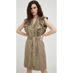 Bruuns Bazaar sukienka kolor zielony mini prosta. Zielone sukienki Bruuns Bazaar, na co dzień, bez wzorów, bez kołnierzyka, bez ramiączek, mini, proste. W wyprzedaży za 789.99 zł.