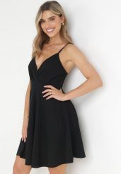 Czarna Rozkloszowana Sukienka Mini na Regulowanych Ramiączkach Kionidim. Czarne sukienki Born2be, na co dzień, s, bez wzorów, z dzianiny, eleganckie, bez kołnierzyka, bez ramiączek, mini, kopertowe. W wyprzedaży za 42.49 zł.