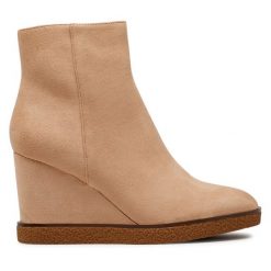 Botki JENNY. Brązowe botki Jenny, bez wzorów, bez obcasa, na koturnie, bez zapięcia. Za 99.99 zł.