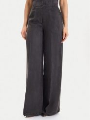 Guess Spodnie materiałowe W5YB02 WH5N2 Czarny Regular Fit. Czarne spodnie materiałowe Guess, z aplikacjami, z materiału. Za 399.99 zł.