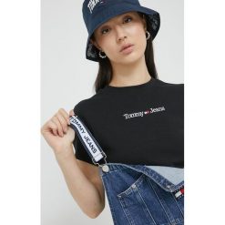 Tommy Jeans t-shirt damski kolor czarny. Czarne t-shirty Tommy Jeans, l, z aplikacjami, z bawełny, bez kołnierzyka, bez ramiączek. W wyprzedaży za 144.99 zł.