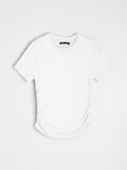 Jednolita bluzka z krótkim rękawem - biały. Białe bluzki Sinsay, l, bez wzorów, bez kołnierzyka, bez ramiączek. W wyprzedaży za 11.99 zł.