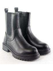 C'M Botki w kolorze czarnym rozmiar: 39. Czarne botki C'M, bez wzorów, bez obcasa, bez zapięcia. Za 78.47 zł.