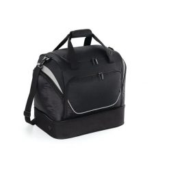 Torba sportowa z kieszeniami Quadra Hardbase. Czarne torby sportowe QUADRA, bez wzorów, z materiału, na ramię. Za 190.70 zł.