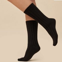 Czarne skarpetki damskie Gabriella wełna merino 1215. Czarne skarpetki Gabriella, bez wzorów, z elastanu. Za 35.90 zł.