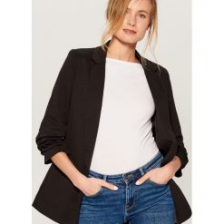 Długa marynarka z rękawami 3/4 - Czarny. Marynarki i żakiety marki Mohito. Za 139.99 zł.