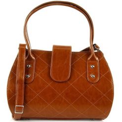 Elegancki kuferek ze skóry naturalnej DAN-A T256 camel. Brązowe torebki klasyczne DAN-A, bez wzorów, ze skóry, eleganckie, bez dodatków. Za 299.99 zł.