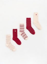 Skarpetki z bawełną 5 pack - czerwony. Czerwone skarpetki Reserved, bez wzorów, z bawełny. Za 49.99 zł.