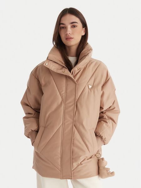 Guess Kurtka zimowa V5BL13 WHHZ2 Beżowy Regular Fit. Brązowe kurtki Guess, na zimę, m, z aplikacjami, z syntetyku, bez kaptura. Za 549.99 zł.