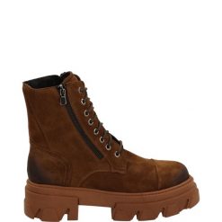 ZAMSZOWE BOTKI FLORA CAMOS CUOI. Botki Venezia, bez wzorów, ze skóry, bez obcasa, bez zapięcia. Za 279.00 zł.