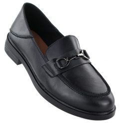 Skórzane półbuty damskie mokasyny czarne Vinceza 18117. Czarne mokasyny VINCEZA, bez wzorów, ze skóry. Za 169.99 zł.