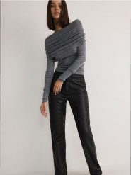 Sweter z odkrytymi ramionami - szary. Szare swetry Reserved, l, bez wzorów, z dzianiny, bez ramiączek. W wyprzedaży za 39.99 zł.