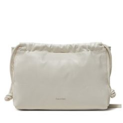 Torebka Calvin Klein Jeans. Torebki klasyczne Calvin Klein Jeans, bez wzorów, z jeansu, bez dodatków. Za 259.99 zł.
