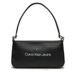 Torebka Calvin Klein Jeans. Czarne torebki klasyczne Calvin Klein Jeans, bez wzorów, z jeansu, klasyczne, bez dodatków. Za 239.99 zł.
