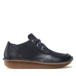 Półbuty Clarks. Niebieskie półbuty wsuwane Clarks, bez wzorów, bez obcasa, na płaskiej podeszwie. Za 259.99 zł.
