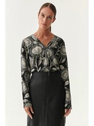 TATUUM Bluzka w kolorze czarnym rozmiar: 38. Czarne bluzki Tatuum, bez wzorów, z wiskozy, bez kołnierzyka, bez ramiączek. Za 111.45 zł.