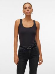 Vero Moda Top Million 10305800 Czarny Regular Fit. Czarne topy Vero Moda, xl, bez wzorów, z syntetyku, bez kołnierzyka, bez ramiączek. Za 79.99 zł.