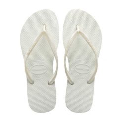 Klapki Havaianas Model 4000030 Kolor Biały. Białe klapki Havaianas, bez wzorów, z gumy, bez obcasa, bez zapięcia. Za 134.10 zł.
