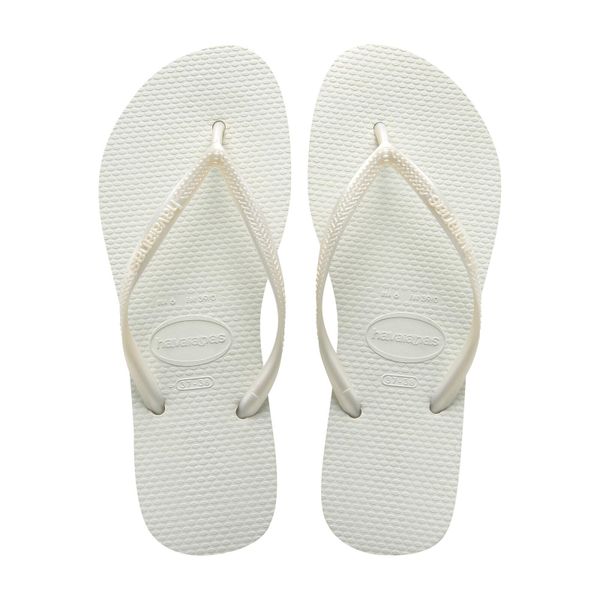 Klapki Havaianas Model 4000030 Kolor Biały. Białe klapki Havaianas, bez wzorów, z gumy, bez obcasa, bez zapięcia. Za 132.35 zł.