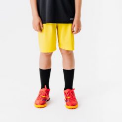 Spodenki piłkarskie dla dzieci Kipsta Essential. Żółte szorty KIPSTA, bez wzorów, z materiału, sportowe. Za 24.99 zł.