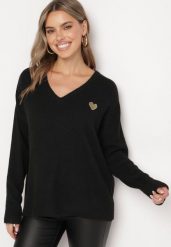 Czarny Sweter z Wełną i Trójkątnym Dekoltem Zivida. Czarne swetry Born2be, bez wzorów, z jeansu, eleganckie, bez ramiączek. W wyprzedaży za 118.99 zł.