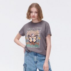 T-shirt oversize z nadrukiem - Szary. Szare t-shirty Cropp, l, bez wzorów, z bawełny, klasyczne, bez kołnierzyka, bez ramiączek. Za 49.99 zł.