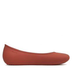 Baleriny Crocs. Czerwone baleriny Crocs, bez wzorów, bez obcasa, bez zapięcia. Za 139.99 zł.