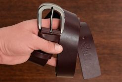 Beltimore skórzany damski pasek do spodni 4 cm burgundowy A72 : Kolory - fioletowy, Rozmiar pasków - r.95-110 cm. Czerwone paski bez wzorów, klasyczne. Za 59.99 zł.