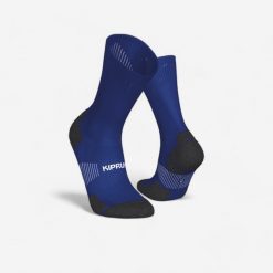 Skarpetki do biegania Kiprun Run 900 wysokie cienkie. Skarpetki KIPRUN, bez wzorów, z elastanu. Za 39.99 zł.