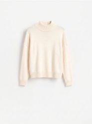 Sweter z obniżoną linią ramion - kremowy. Białe swetry Reserved, l, bez wzorów, z dzianiny, bez ramiączek. Za 119.99 zł.
