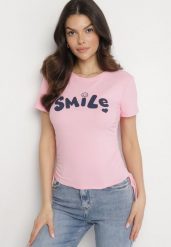 Różowy Wiskozowy T-shirt ze Ściągaczami i Napisem Dorvesia. Czerwone t-shirty Born2be, m, bez wzorów, z jeansu, eleganckie, bez kołnierzyka, bez ramiączek. Za 59.99 zł.
