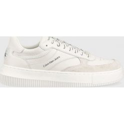 Calvin Klein Jeans sneakersy skórzane Chunky Cupsole Gel Backtab kolor biały. Białe buty sportowe lifestyle Calvin Klein Jeans, bez wzorów, z gumy, sportowe, z okrągłym noskiem, bez zapięcia. W wyprzedaży za 418.99 zł.