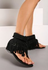 Czarne Sandały Typu Japonki Boho z Wysoką Cholewką z Frędzlami Effimay. Czarne sandały Renee, bez wzorów, z jeansu, boho, bez obcasa, na płaskiej podeszwie, bez zapięcia. W wyprzedaży za 157.49 zł.