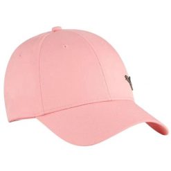 Czapka Z Daszkiem Z Metalowym Logo ESS. Czerwone czapki z daszkiem Puma, bez wzorów. Za 100.99 zł.