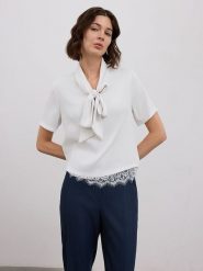BGN Bluzka w kolorze białym rozmiar: 40. Białe bluzki BGN, bez wzorów, z koronki, bez kołnierzyka, bez ramiączek. Za 132.45 zł.