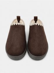 Kapcie mule z imitacji zamszu i futerkiem - brązowy. Brązowe kapcie Sinsay, bez wzorów. Za 49.99 zł.